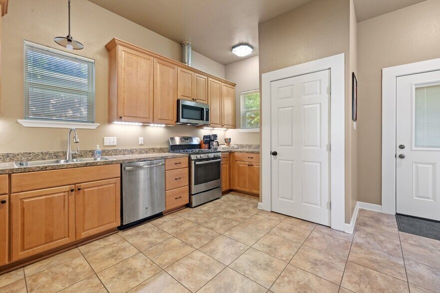 More Photos Of 314 W 3rd St, Taylor Multifamily For Sale