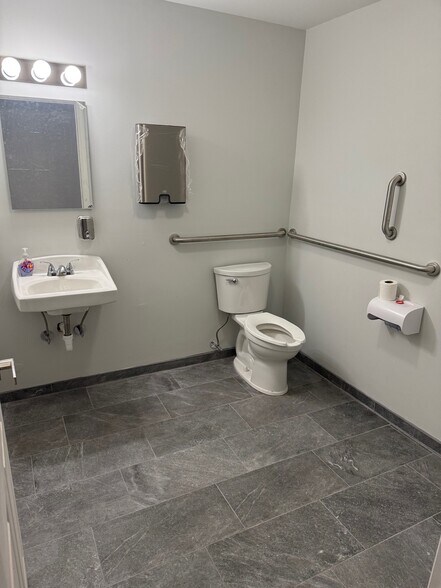 More Photos Of 419-437 Hawkins Ave, Ronkonkoma Storefront For Lease