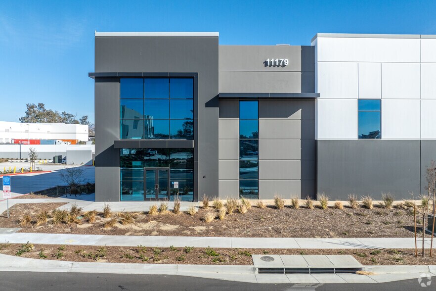 More Photos Of 11179 Banana Ave, Fontana Distribution For Lease