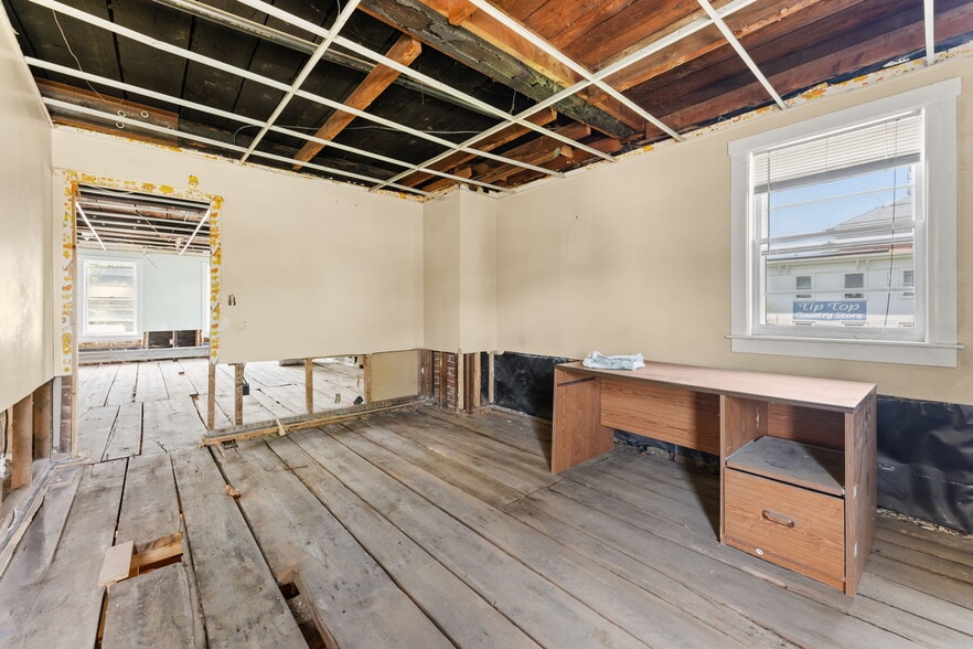 More Photos Of 18 Central St, Brookfield Office Residential For Sale