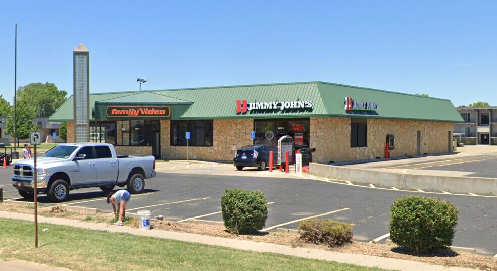 More Photos Of 900 E 30th St, Hutchinson Restaurant For Lease