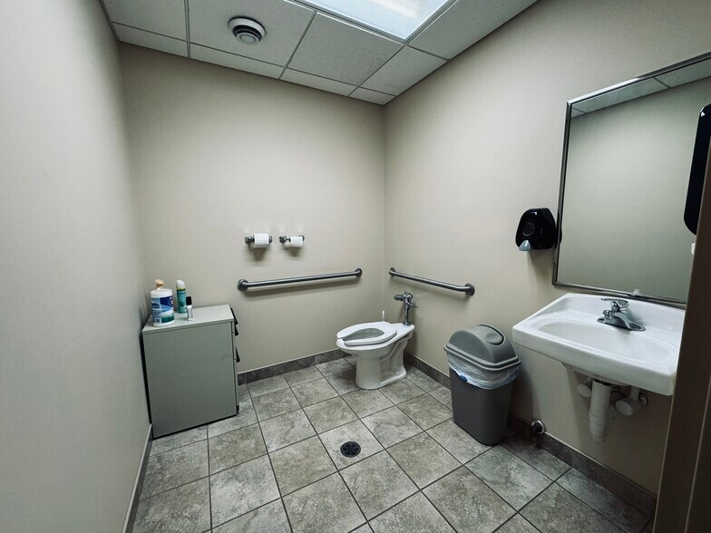 More Photos Of 4775 Campus Dr, Kalamazoo Office For Sale