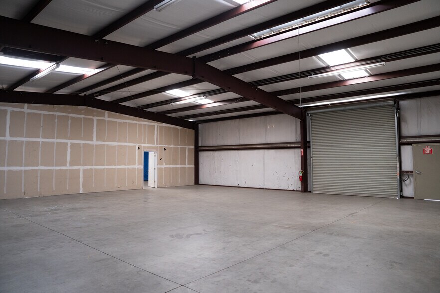 More Photos Of 1568 N Woodrow Ave, Fresno Warehouse For Lease