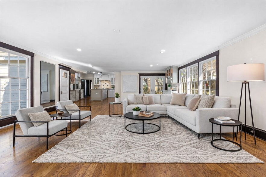 More Photos Of 811 N Church St, McKinney Hospitality For Sale