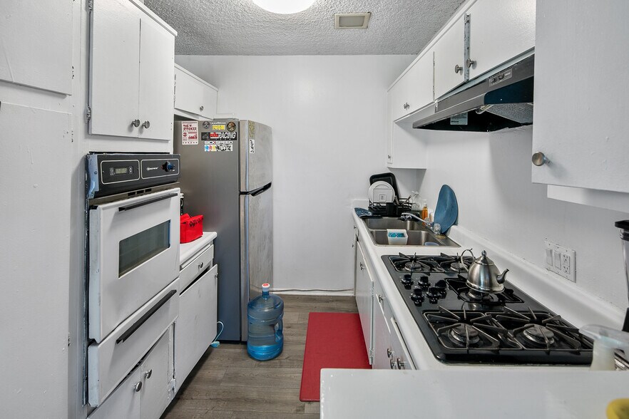 More Photos Of 1776 S Rimpau Blvd, Los Angeles Apartments For Sale