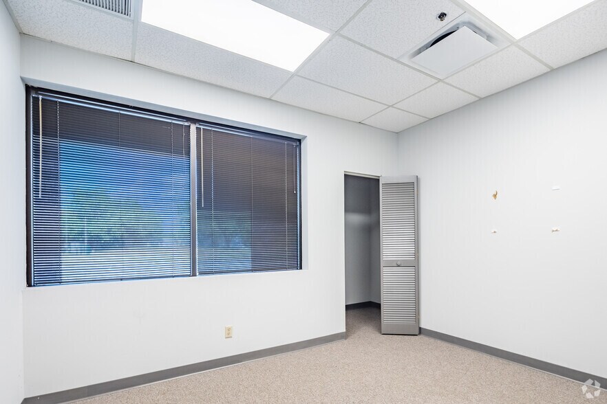 More Photos Of 5802 Breckenridge Pky, Tampa Light Distribution For Lease