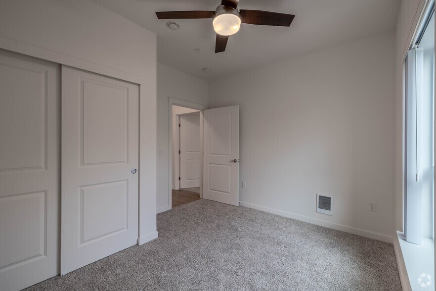 More Photos Of 12548 Lake City Way NE, Seattle Apartments For Lease