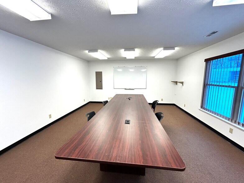 More Photos Of 123 Turkey Run Rd, Salem Distribution For Sale