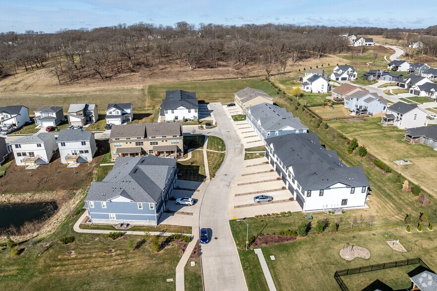 More Photos Of 10049 Stark Dr, West Des Moines Apartments For Sale