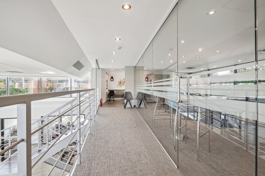 More Photos Of 2119 Rue Sainte-Hélène, Longueuil Office For Lease