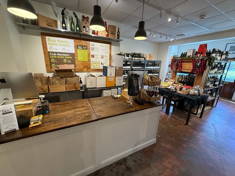 More Photos Of 1221 N Orange Ave, Orlando Storefront Retail Office For Lease