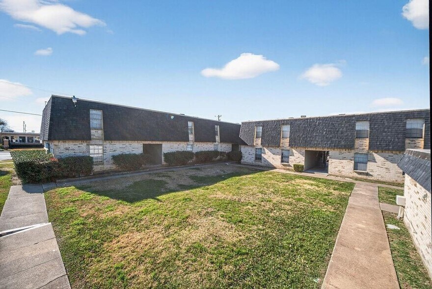 More Photos Of 705 E Worth St, Grapevine Apartments For Sale