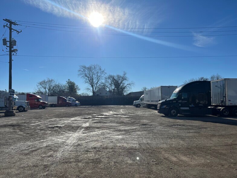 More Photos Of 2842 S State St, Lockport Coworking Space