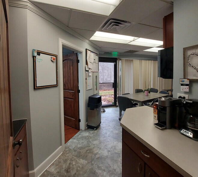 More Photos Of 6112-6122 E 61st St, Tulsa Medical For Sale