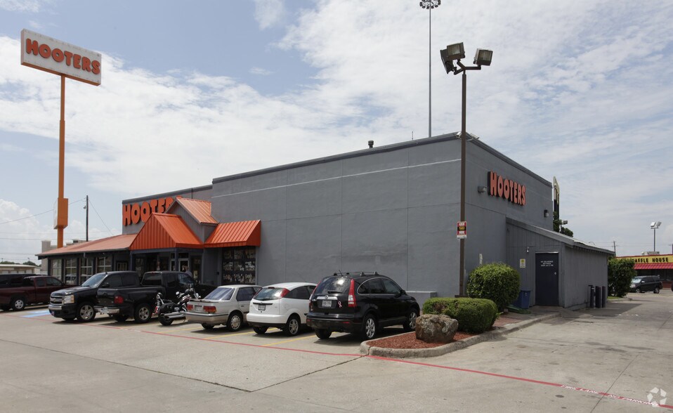 Primary Photo Of 7669 Grapevine Hwy, North Richland Hills Restaurant For Sale