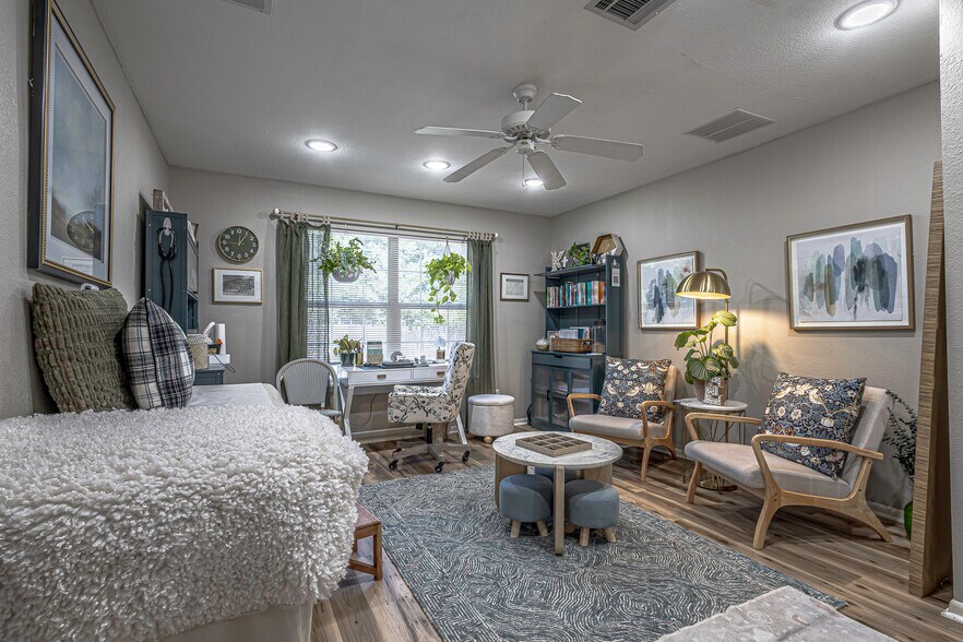 More Photos Of 4209 W waco Dr, Waco Office For Lease