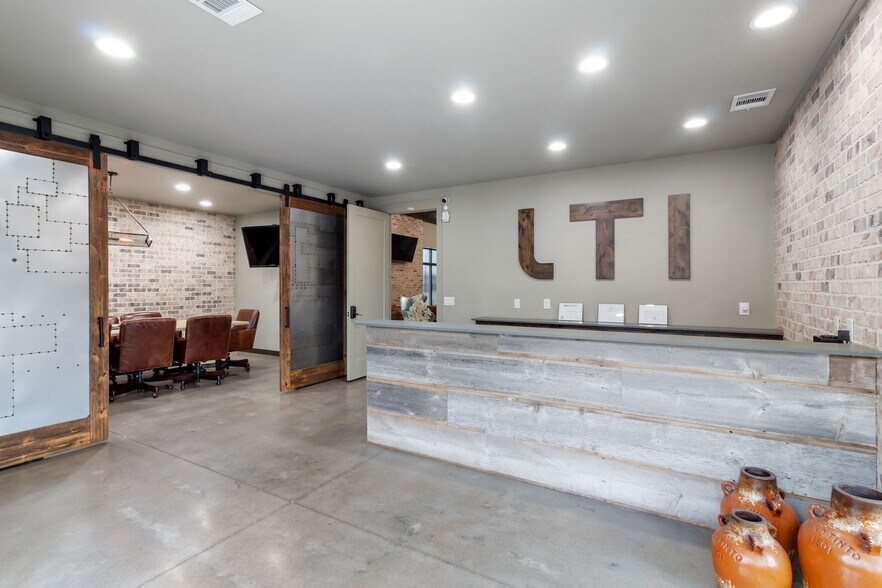 More Photos Of 750 William D Fitch Pky, College Station Loft Creative Space For Lease