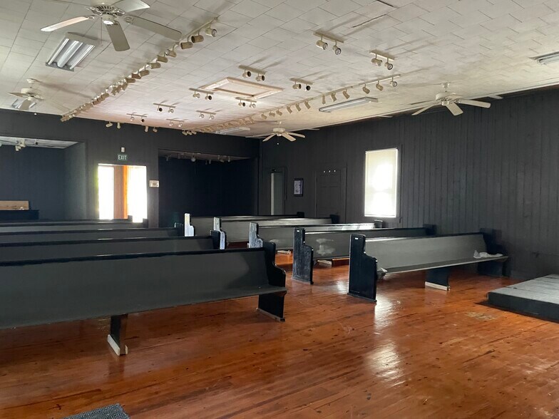 More Photos Of 109 Burney Rd, Seagrove Religious Facility For Lease