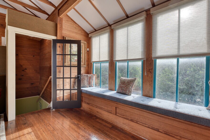 More Photos Of 1102 S Alamo St, San Antonio Storefront Retail Office For Sale