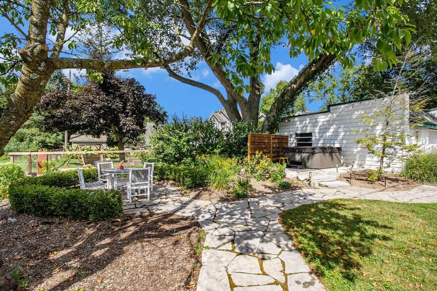 More Photos Of 155 N Main St, Clarkston Hospitality For Sale