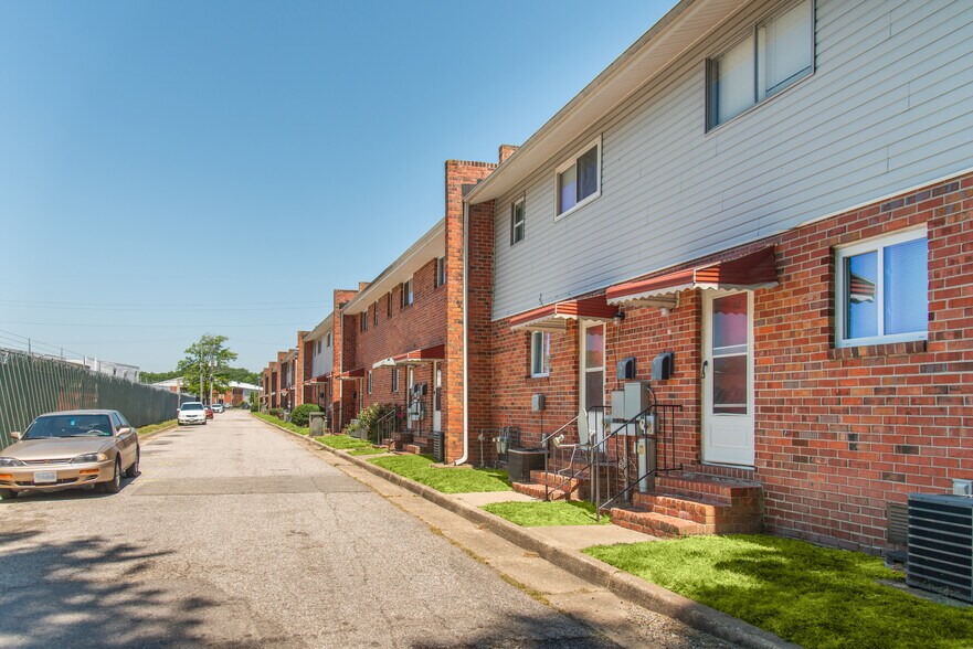 More Photos Of 1625 W Pembroke Ave, Hampton Apartments For Sale
