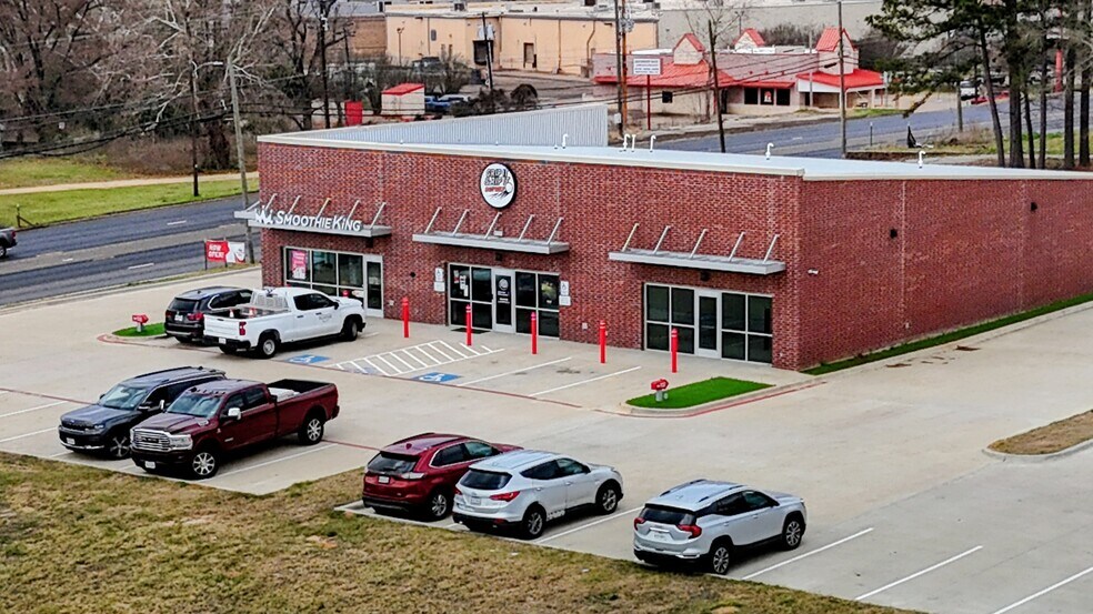 More Photos Of 2212 Crockett Rd, Palestine Freestanding For Lease