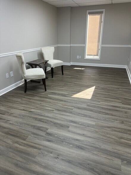 More Photos Of 300 Commerce Blvd, Bogart Warehouse For Lease