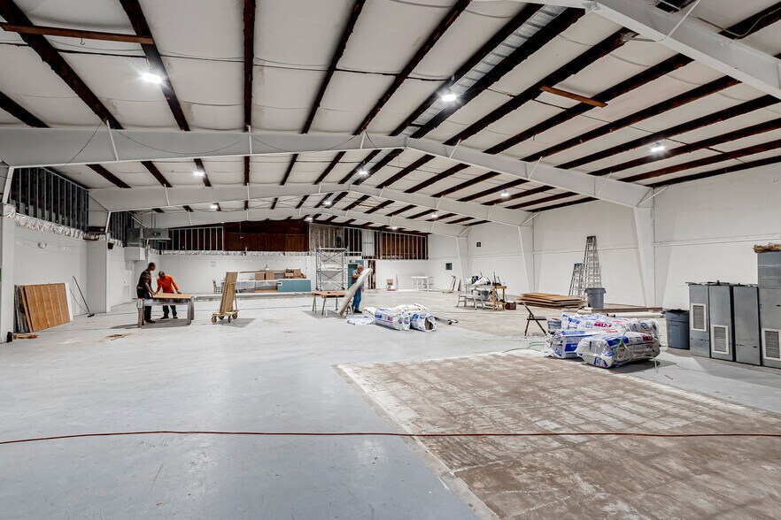 More Photos Of 9170 S Choctaw Dr, Baton Rouge Warehouse For Lease