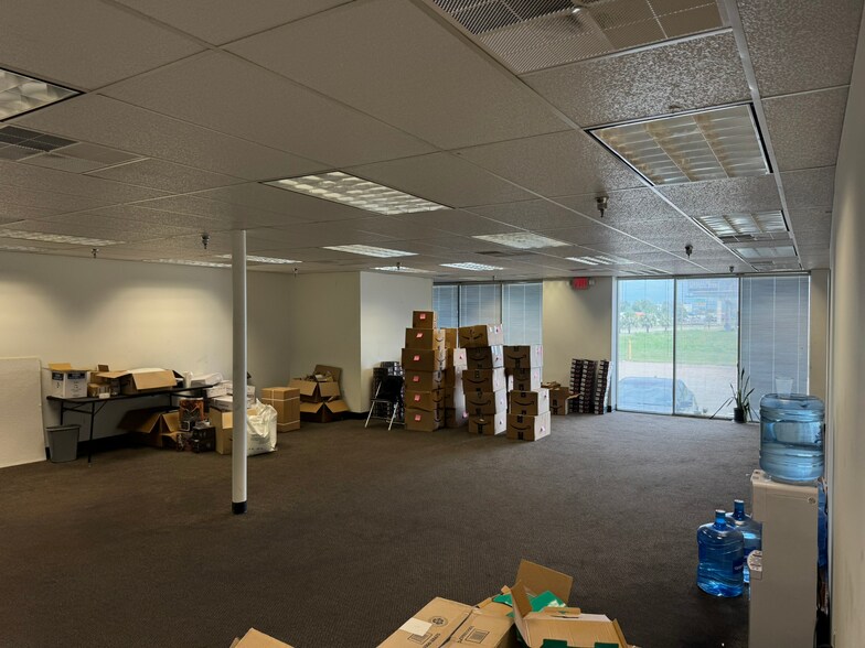 More Photos Of 9990 E I-10 Fwy, Houston Warehouse For Lease