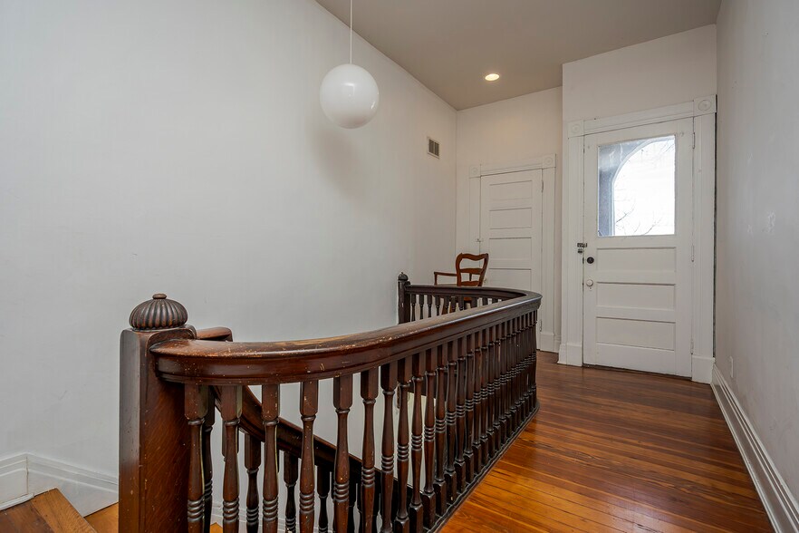 More Photos Of 199 E Loudon Ave, Lexington Office Residential For Sale