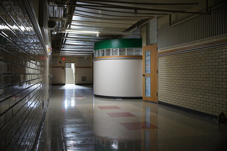 More Photos Of 1042 18th Ave SE, Minneapolis Schools For Sale