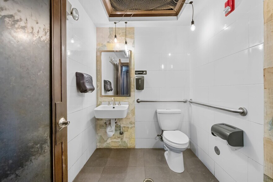 More Photos Of 1103-1111 E Las Olas Blvd, Fort Lauderdale Freestanding For Lease