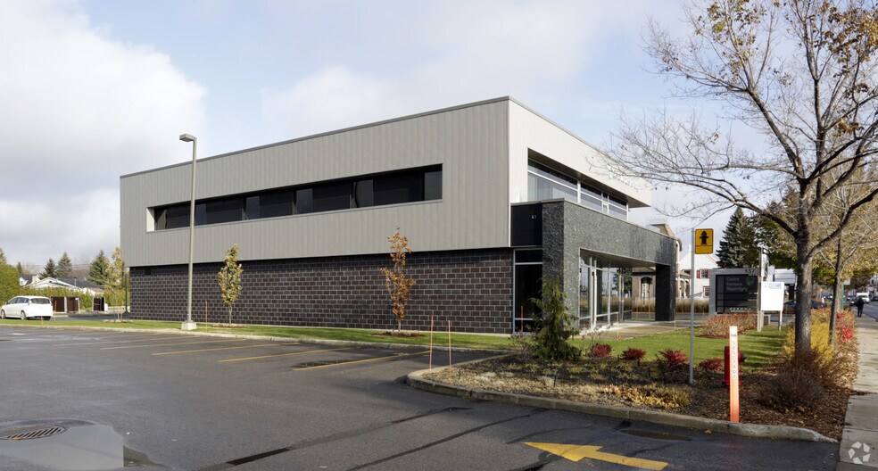 Primary Photo Of 557 Rue Notre-Dame, Repentigny Office For Sale