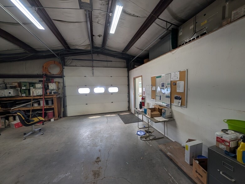More Photos Of 2075 Glenn St, Lansing Warehouse For Sale