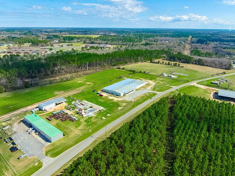 More Photos Of 804 W Mitchell St, Adel Distribution For Lease