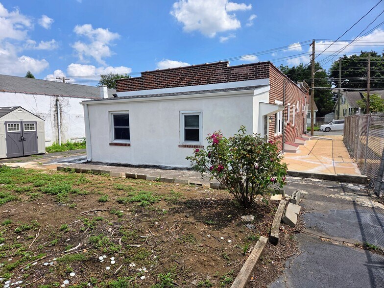 More Photos Of 1125 Prospect St, Ewing Storefront Retail Residential For Lease