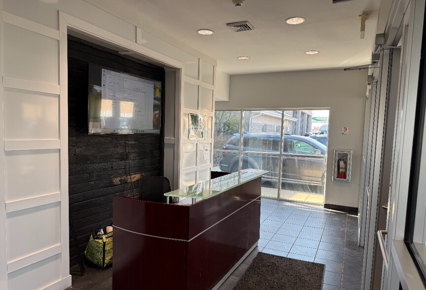 More Photos Of 401 E Amherst St, Buffalo Light Distribution For Sale