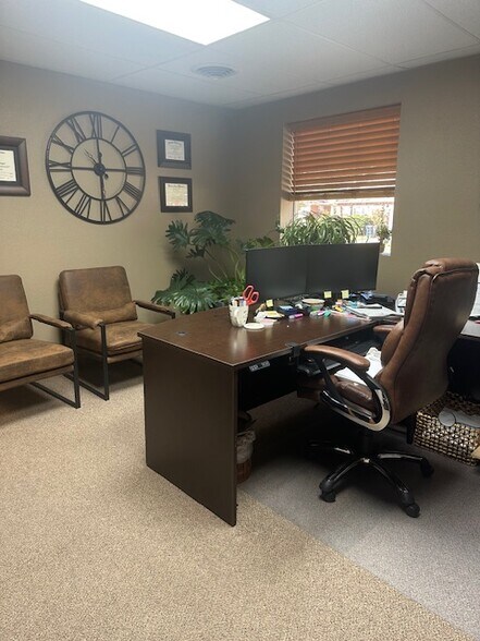 More Photos Of 118 W Locust St, Independence Office For Sale