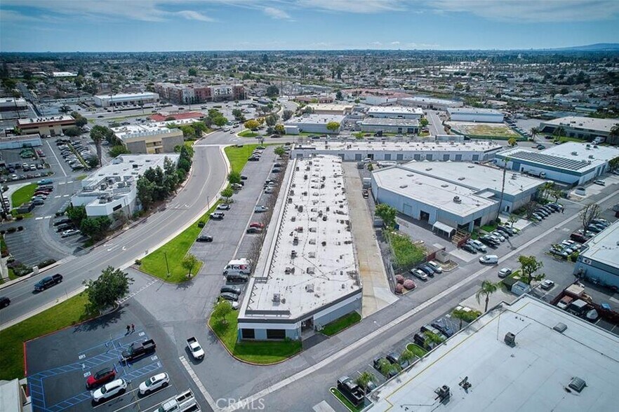 More Photos Of 2651 W Woodland Dr, Anaheim Manufacturing For Lease