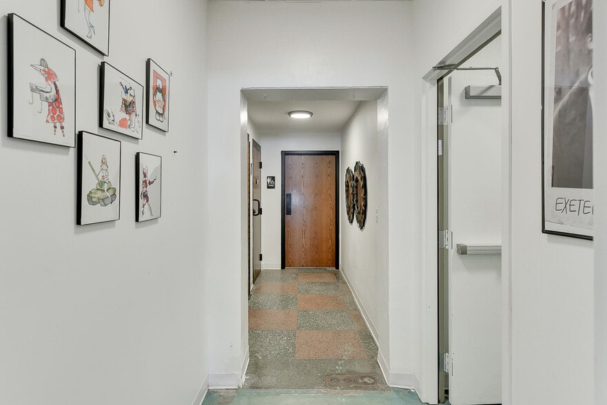 More Photos Of 1915 19th & Leavenworth Building, Omaha Restaurant For Lease
