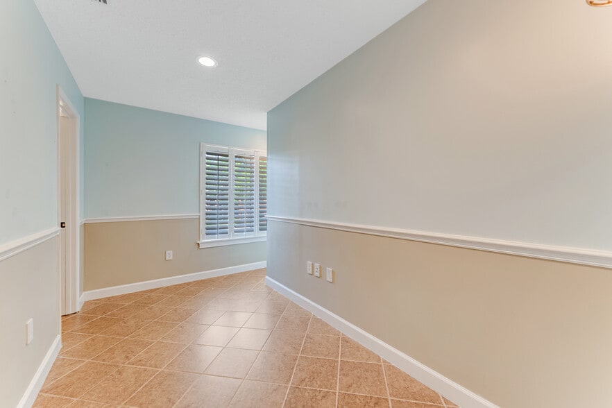 More Photos Of 555 W Granada Blvd, Ormond Beach Loft Creative Space For Sale