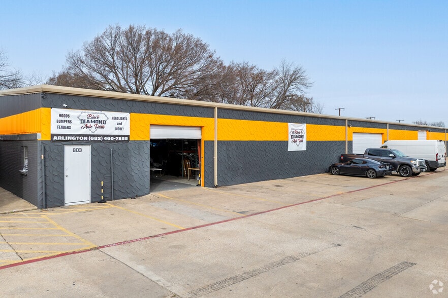 More Photos Of 1229 Colorado Ln, Arlington Unknown For Lease