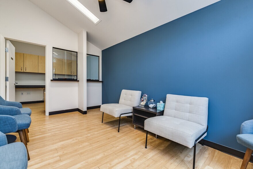 More Photos Of 711 W 38th St, Austin Unknown For Lease