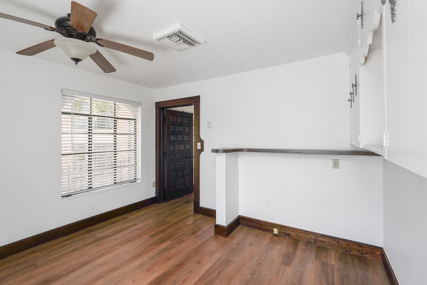 More Photos Of 537 10th St W, Bradenton Office For Lease