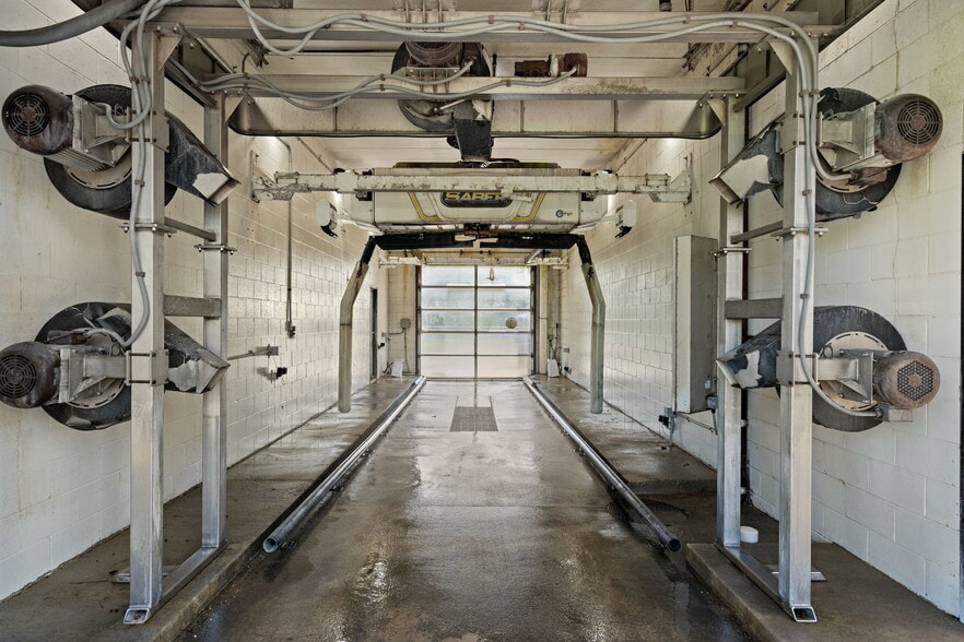 More Photos Of 1400 14th St NW, Austin Service Station For Sale