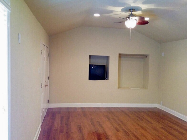 More Photos Of 19428 Zion Ave, Cornelius Office For Sale