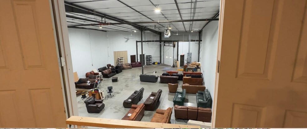 More Photos Of 2881 Commerce Park Dr, Madison Light Manufacturing For Lease