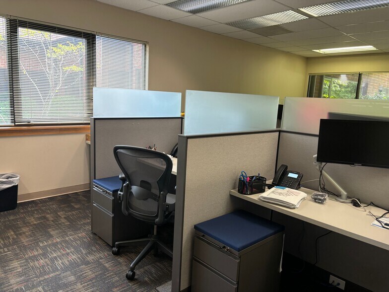 More Photos Of 950 W Valley Rd, Wayne Office For Sale