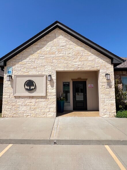 More Photos Of 11900 N MacArthur, Oklahoma City Office For Lease