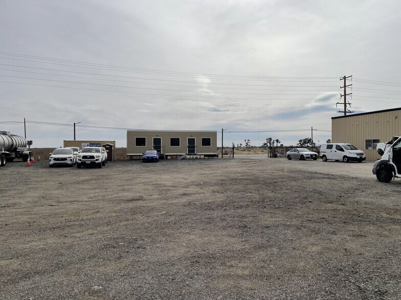 More Photos Of 46135 Division St, Lancaster Service For Sale